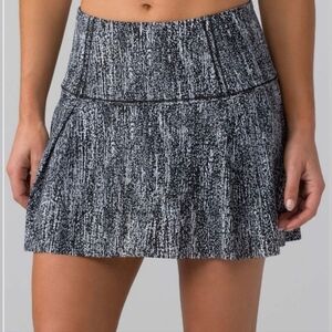 Lululemon Air Time Black/White Lost In Pace Skirt Size 4 Tall